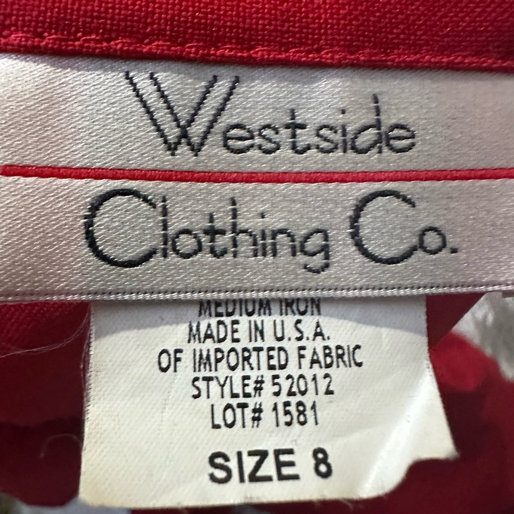 Red suit - Picture 5 of 6